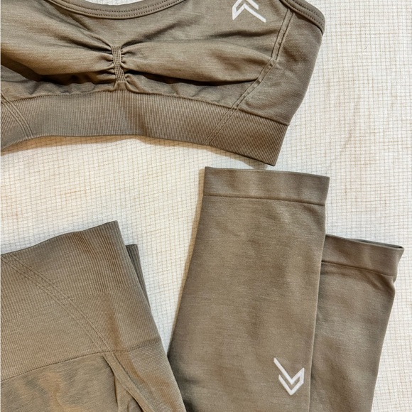 Oner Active Effortless Sports Bra and Leggings- Minky - Picture 2 of 3